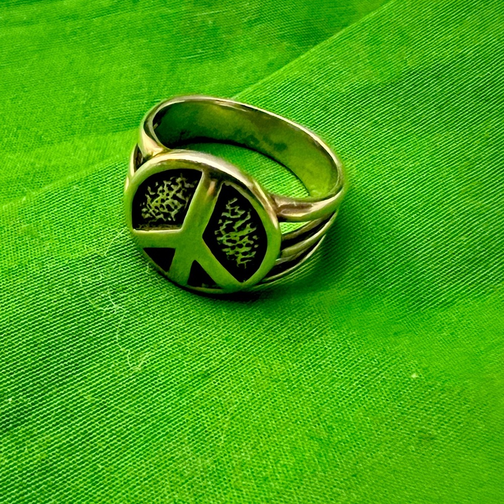 Silpada Sterling Silver peace sign ring